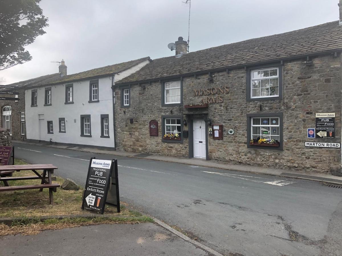 Masons Arms Hotel Gargrave Exterior foto